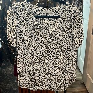 Chic Women's Black and White Top